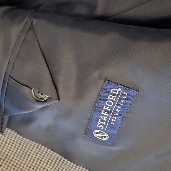 Mens sport coat size 46 long by Stafford. Slightly used blue/gray material. - Picture 6 of 7